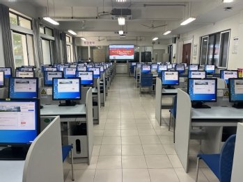 对照阅读以下是中心教学环境的关键特点